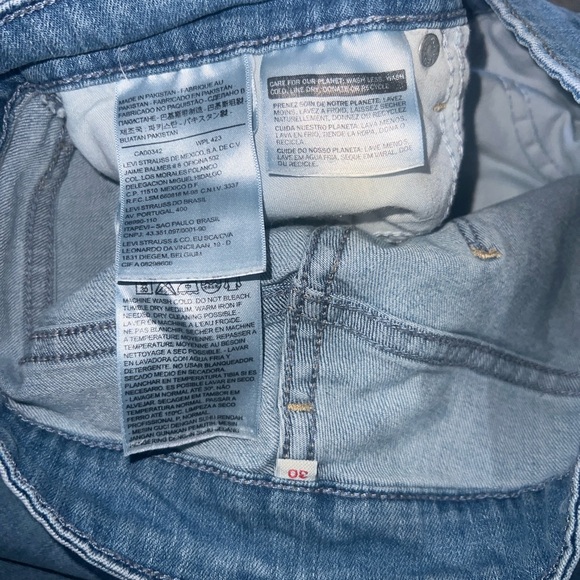 Levi’s size 30 rolled denim shorts - Picture 3 of 3